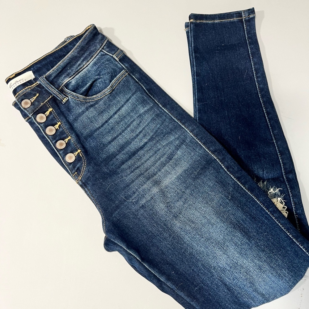 Kancan button fly knee destruction size 27 hardly worn great condition.
